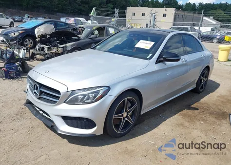 2016 Mercedes-Benz C 300 Sport 4Matic z USA, uszkodzony, nr VIN 55SWF4KB2GU099557